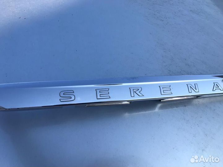 Накладка двери багажника serena C26