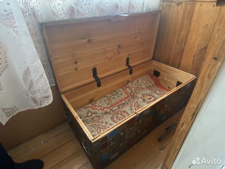 Сундук старинный