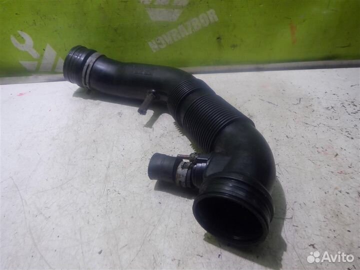 Патрубок воздушного фильтра Фольксваген Кадди Кэ