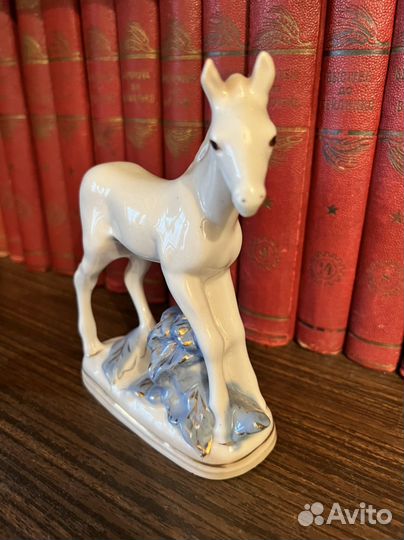 Фарфоровая статуэтка СССР гжель жеребенок