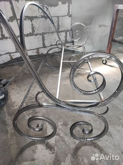 Уличные стулья мягкие, качели, скамьи