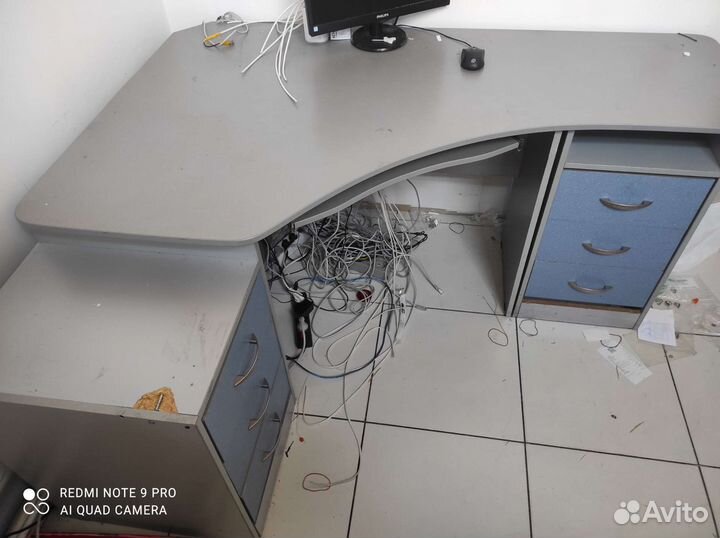 Компьютерный стол и шкаф