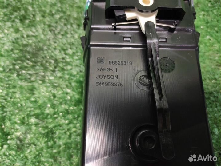 Дефлектор торпедо правый Chevrolet Cruze J300 2009