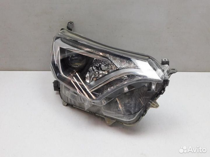 Фара правая Toyota RAV4