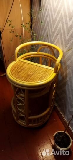Столик из ротанга