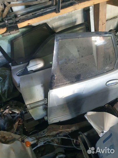 Дверь на дайхатцу сирион