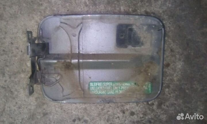 Лючок бензобака Volkswagen Passat B3