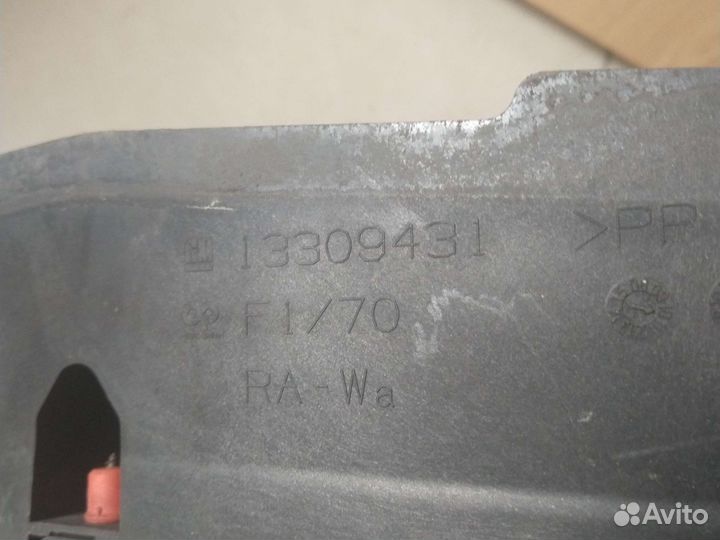 Решетка бампера Opel Astra J