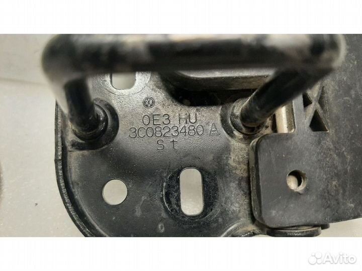 Крюк капота volkswagen passat B6