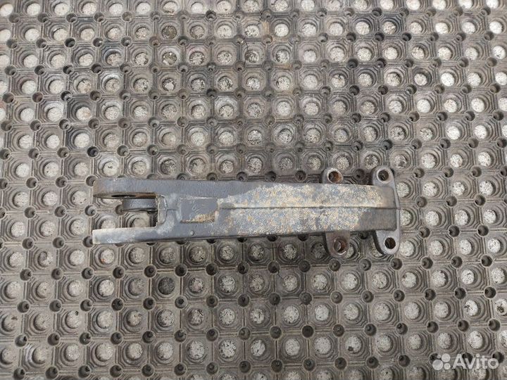 Кронштейн усилителя бампера