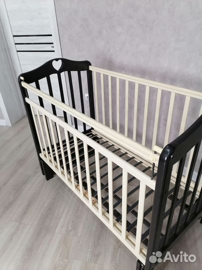 Кроватка с маятником