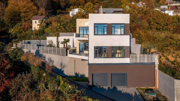 Дом 470 м² на участке 8 сот.