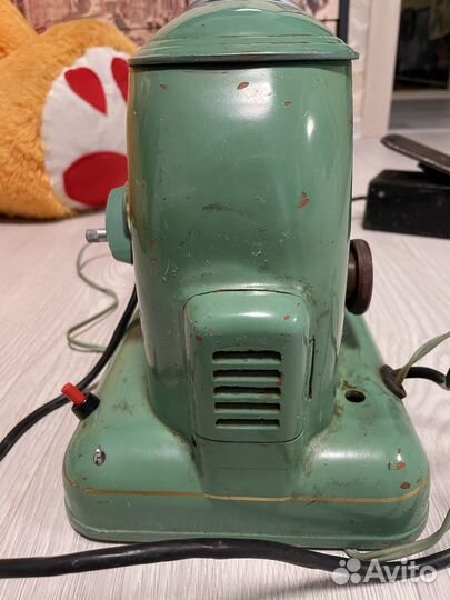 Швейная машина Волга