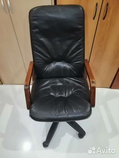 Кожаное компьютерное кресло