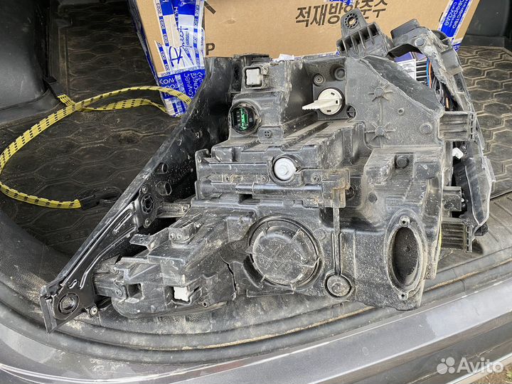 Фара передняя левая Hyundai Santa Fe 4