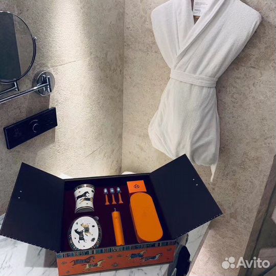 Электрическая зубная щетка Hermes 48