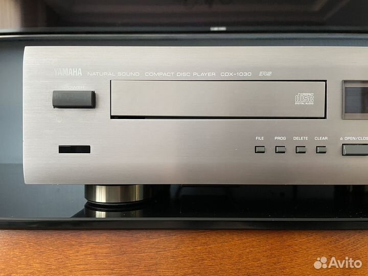 Проигрыватель компакт дисков Yamaha CDX-1030