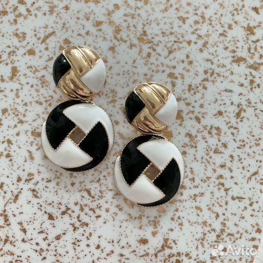 Серьги в стиле Chanel