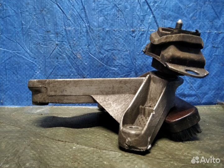 Крепление кпп левое Nissan Almera G15 K4M