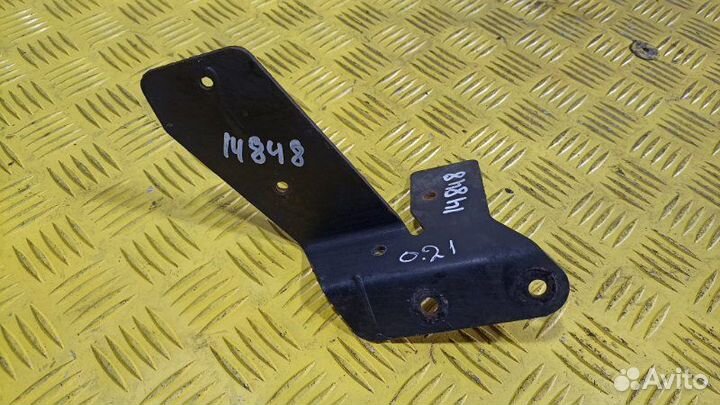 Кронштейн топливной трубки двигателя