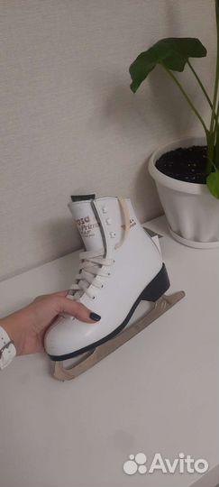 Продам коньки