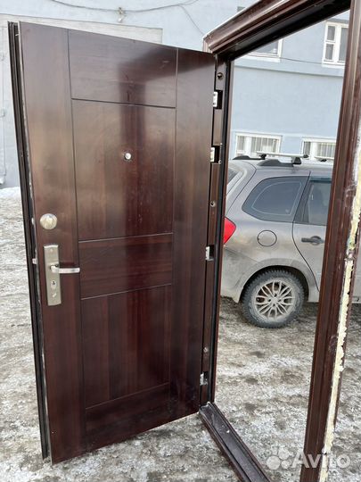 Дверь входная металлическая