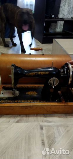 Старинная швейная машина ручная