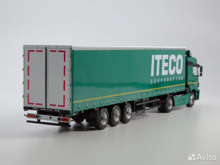Камаз-5490 зелёный с п/п Нефаз-93341 Iteco - 1:43