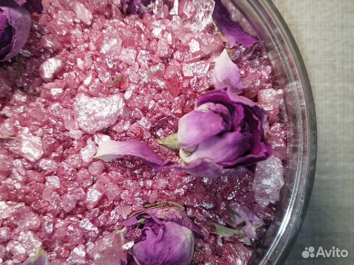Морская соль для ванны с шиммером и бутонами роз