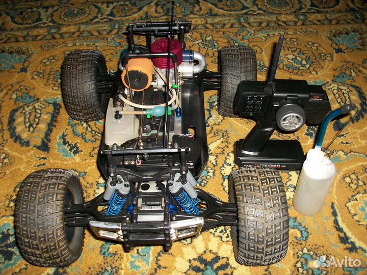 Машина на радиоуправлении с двс 1:8