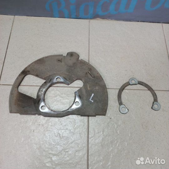 Пыльник тормозного диска передний правый Cadillac