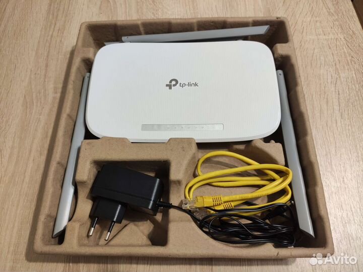 Двухдиапазонный WI-FI гигабайтный роутер EC220-G5