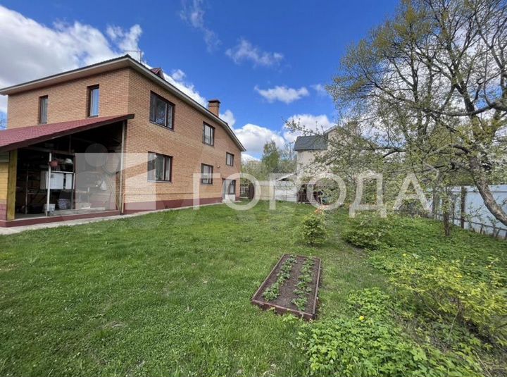 Коттедж 198 м² на участке 9,5 сот.