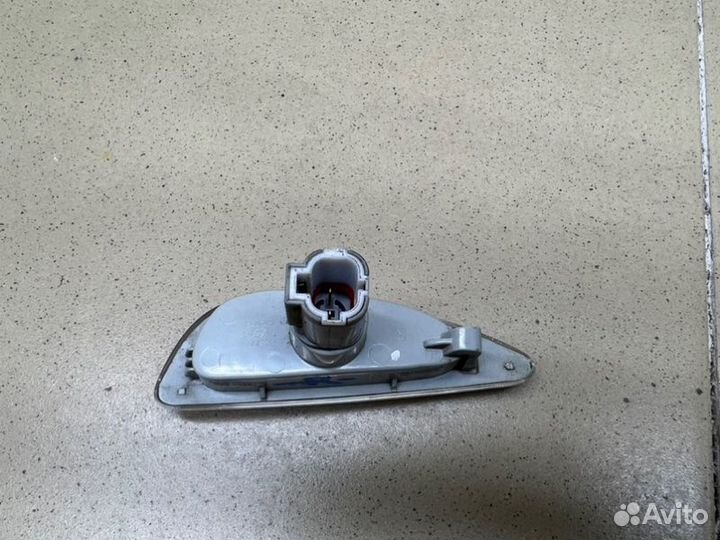 Повторитель на крыло правый Hyundai Solaris седан