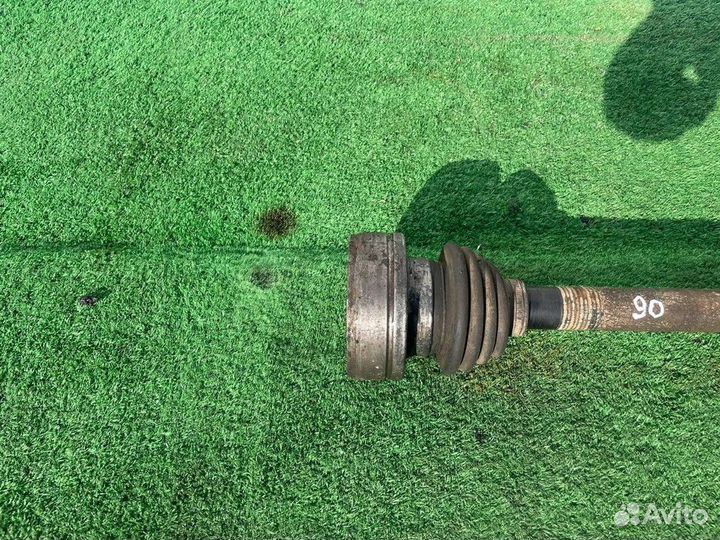 Полуось (привод) передняя левая L Volkswagen Golf