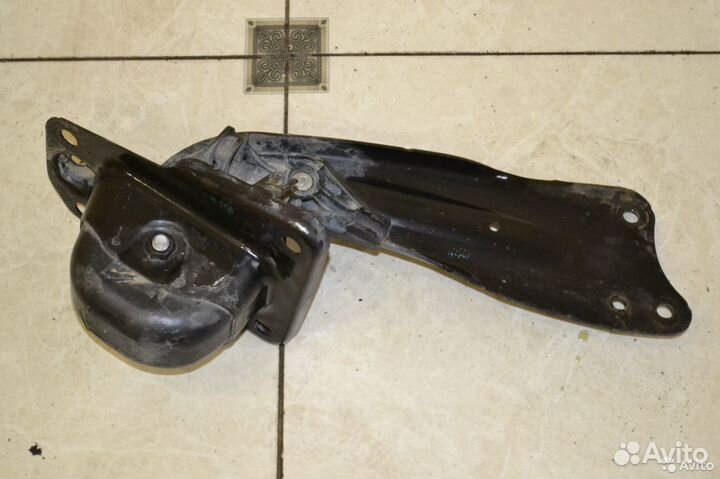 Рычаг продольный задний левый Skoda Octavia А5