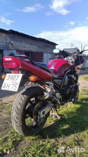 Yamaha fzs 600