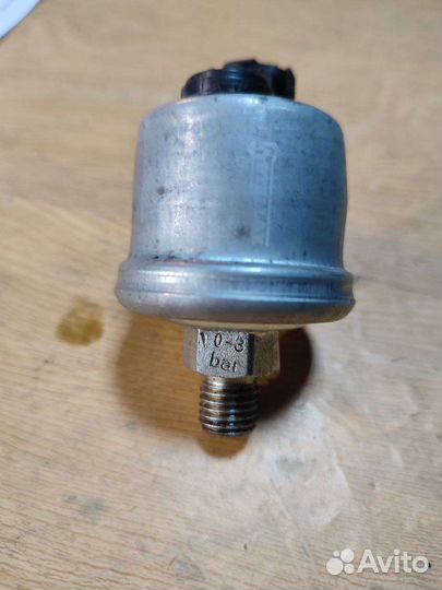 Датчик давления масла Mercedes-benz w124 m111 2.2