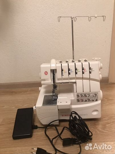 Коверлок Singer