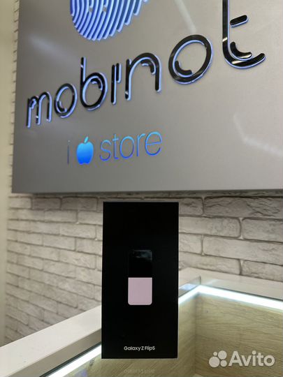 Samsung Galaxy Z Flip5, 8/256 ГБ