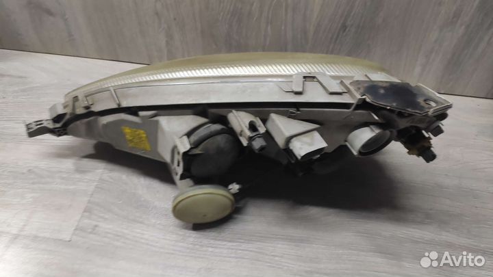 Фара передняя правая Mercedes W168