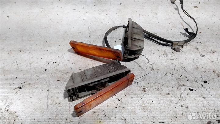 Указатель поворота в бампер желтый км-т volkswage