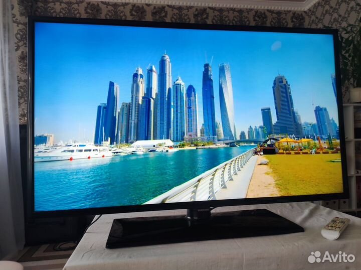 Телевизор Samsung UE42F5500 SMART TV