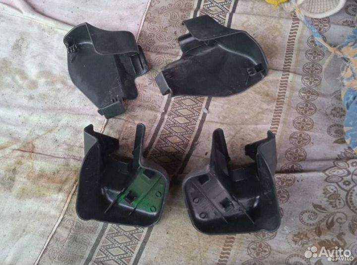 Заглушки сидений,ремкомплект козырька на Короллу