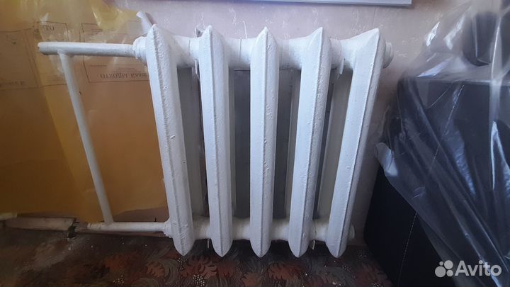 Радиатор отопления, чугунная батарея