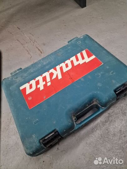 Перфоратор Makita HR 3000 C