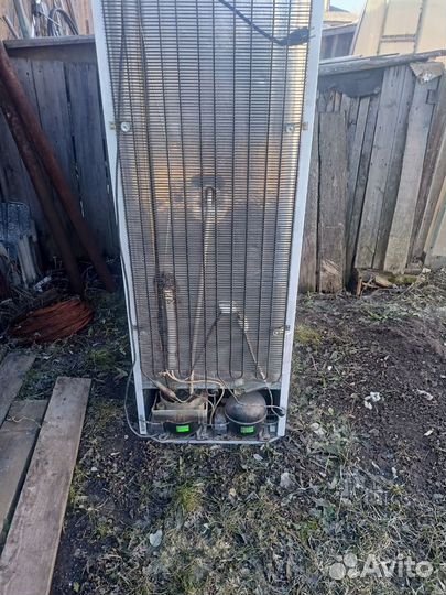 Два холодильника на запчасти