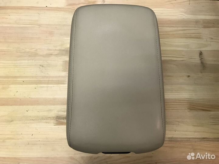 Подлокотник бежевый Infiniti Q70 Y51 96920-1MA0A