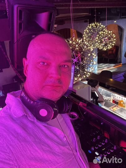 Поющий Ведущий+Диджей в одно лице на банкет