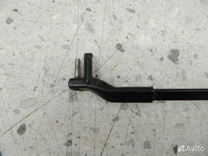 Поводок стеклоочистителя передний левый Mercedes-B